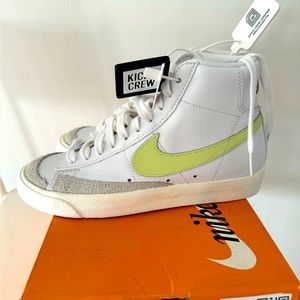 Nike W Blazer Mid ‘77 white/barely volt 6.5